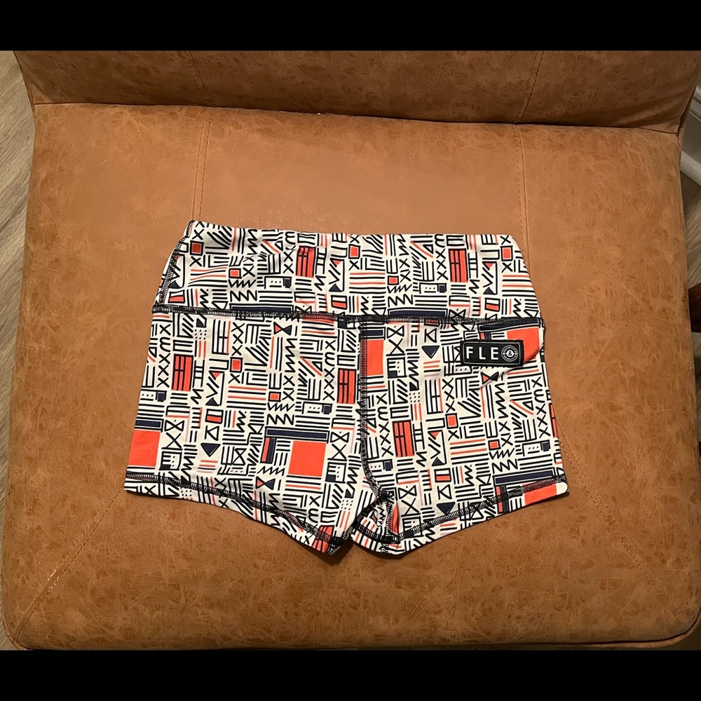 Fleo/doughnuts and deadlifts shorts